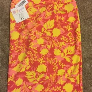 Xs lularoe Cassie